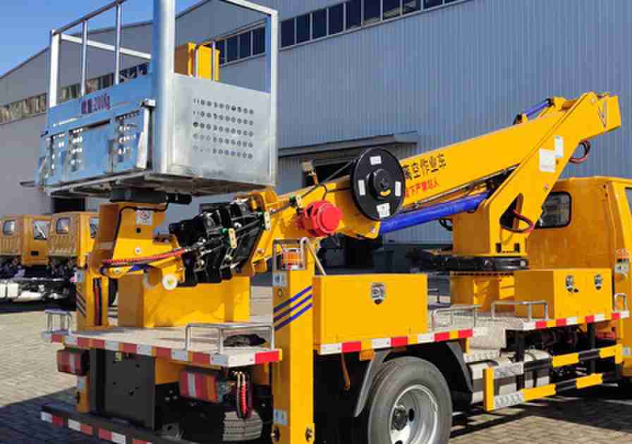 高空作業(yè)車(chē)